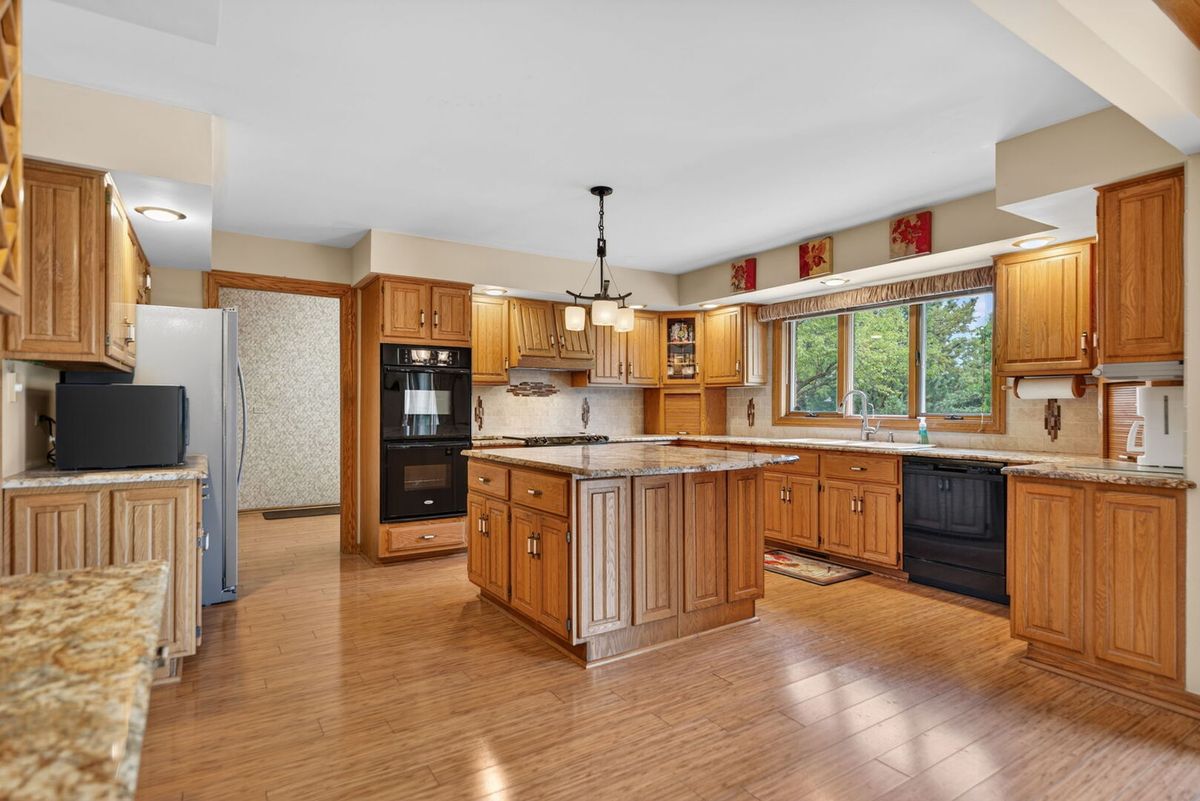 34 Carlisle Road, Hawthorn Woods, IL 60047
