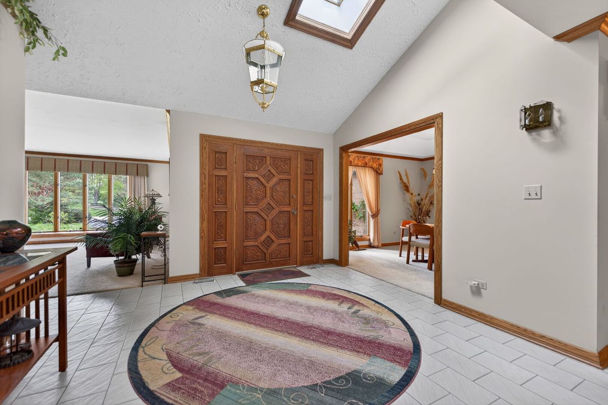 34 Carlisle Road, Hawthorn Woods, IL 60047