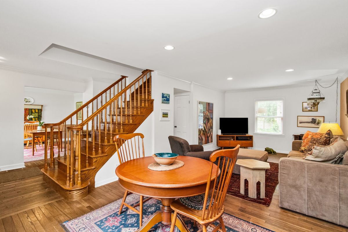 1324 Golf Avenue, Highland Park, IL 60035
