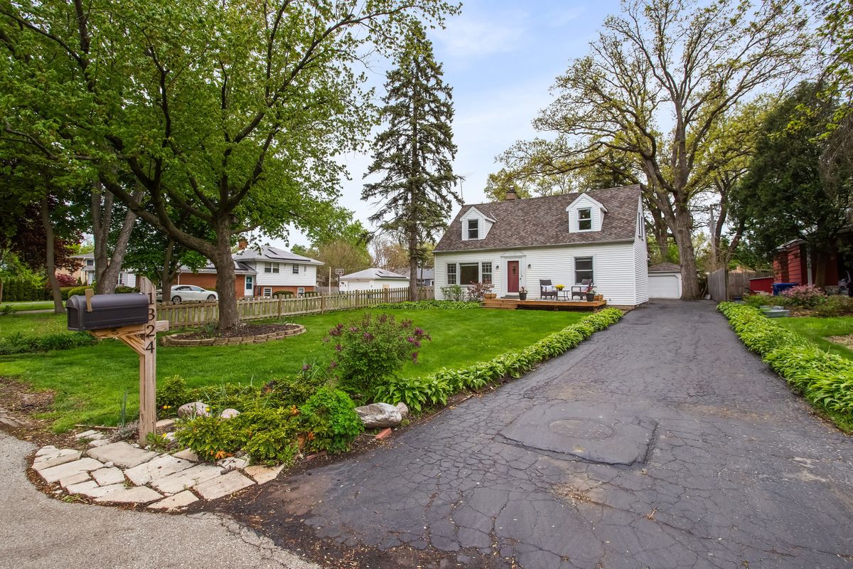 1324 Golf Avenue, Highland Park, IL 60035