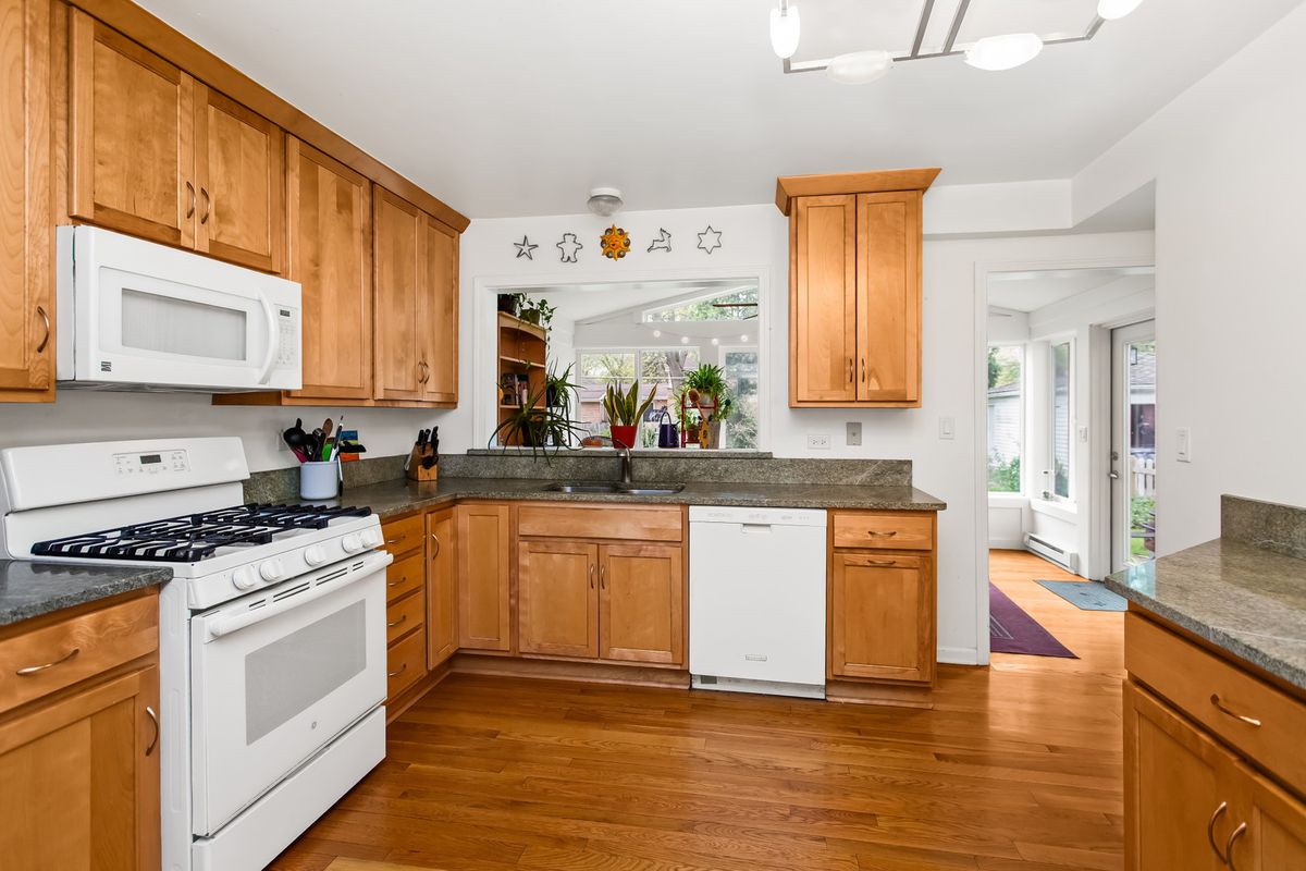 1324 Golf Avenue, Highland Park, IL 60035