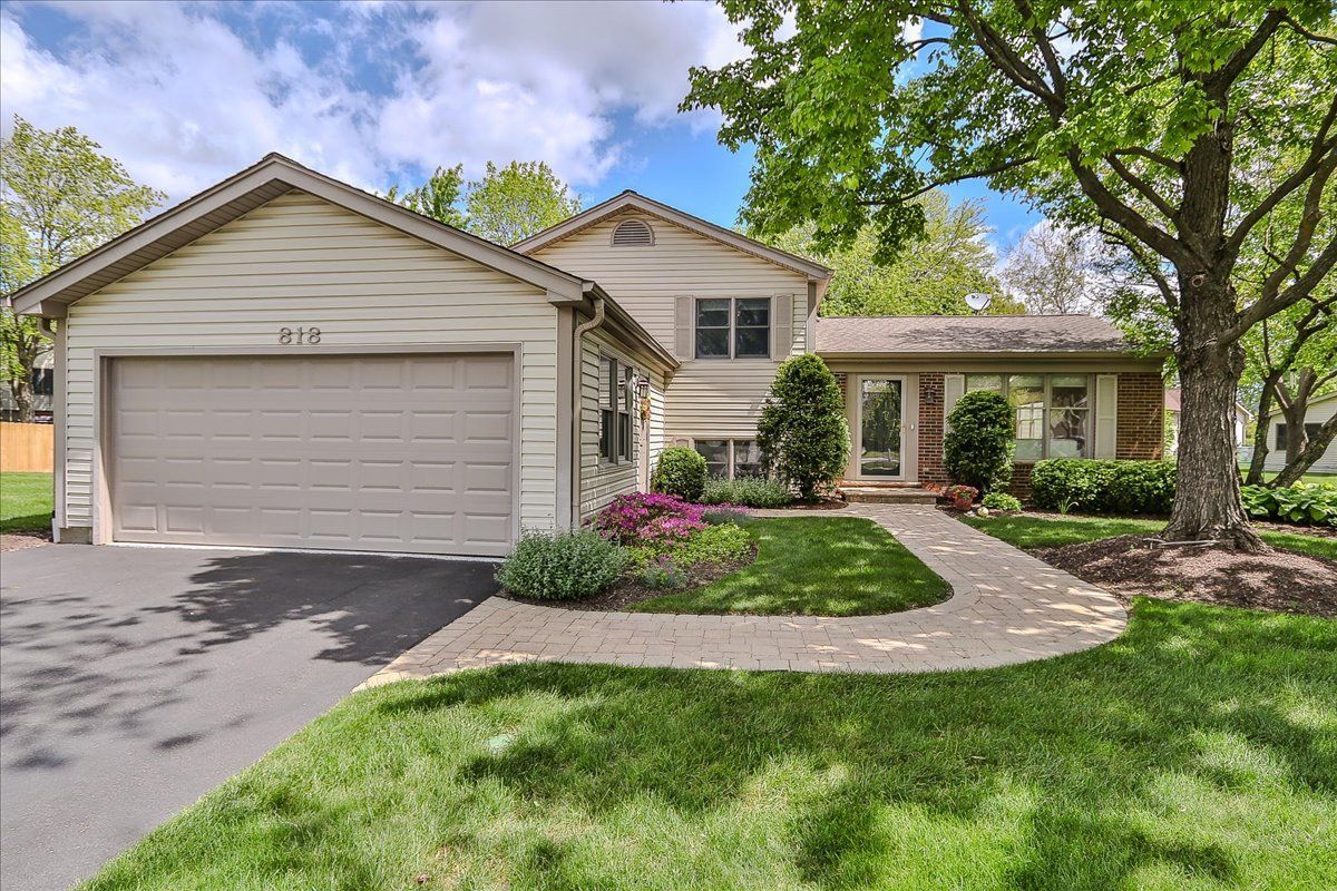 818 Indigo Court — Lake Zurich, IL 60047