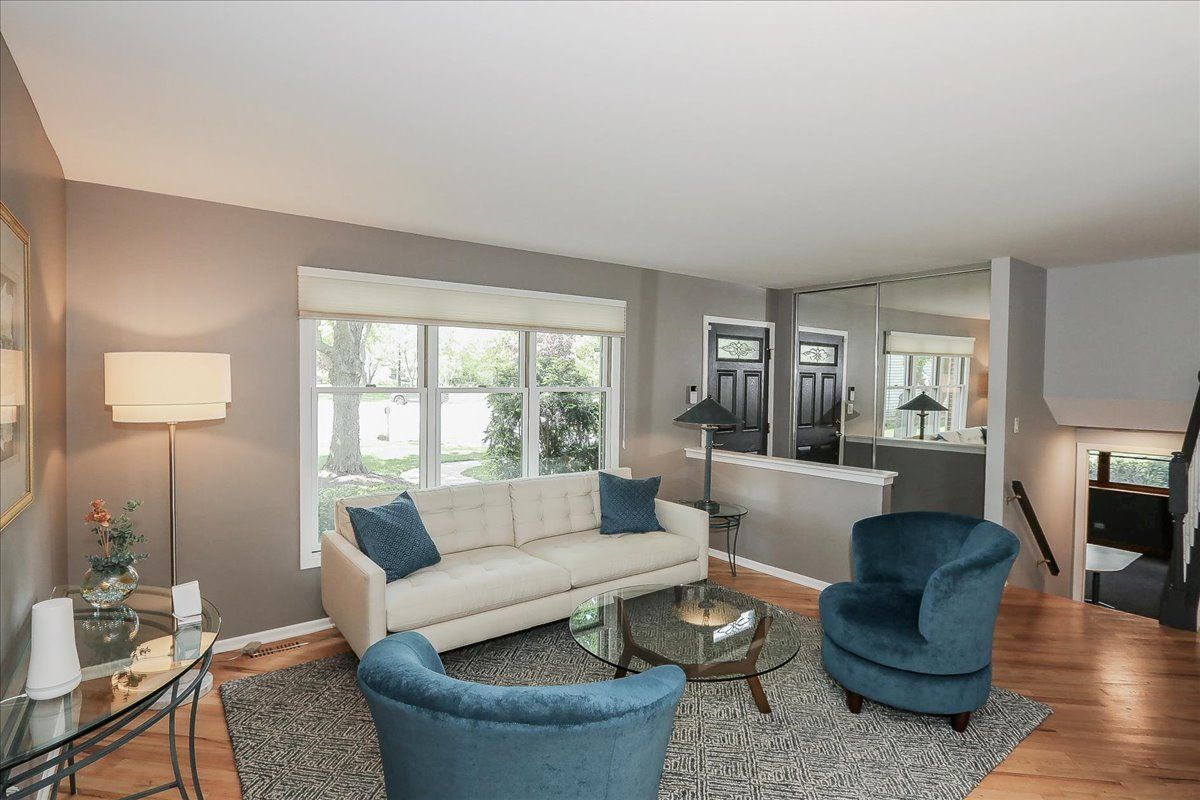 818 Indigo Court, Lake Zurich, IL 60047