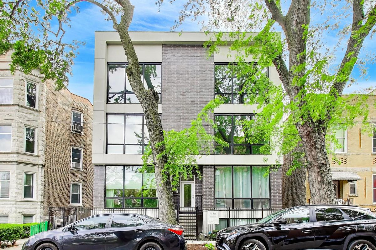 2733 Hirsch Street, Chicago, IL 60622