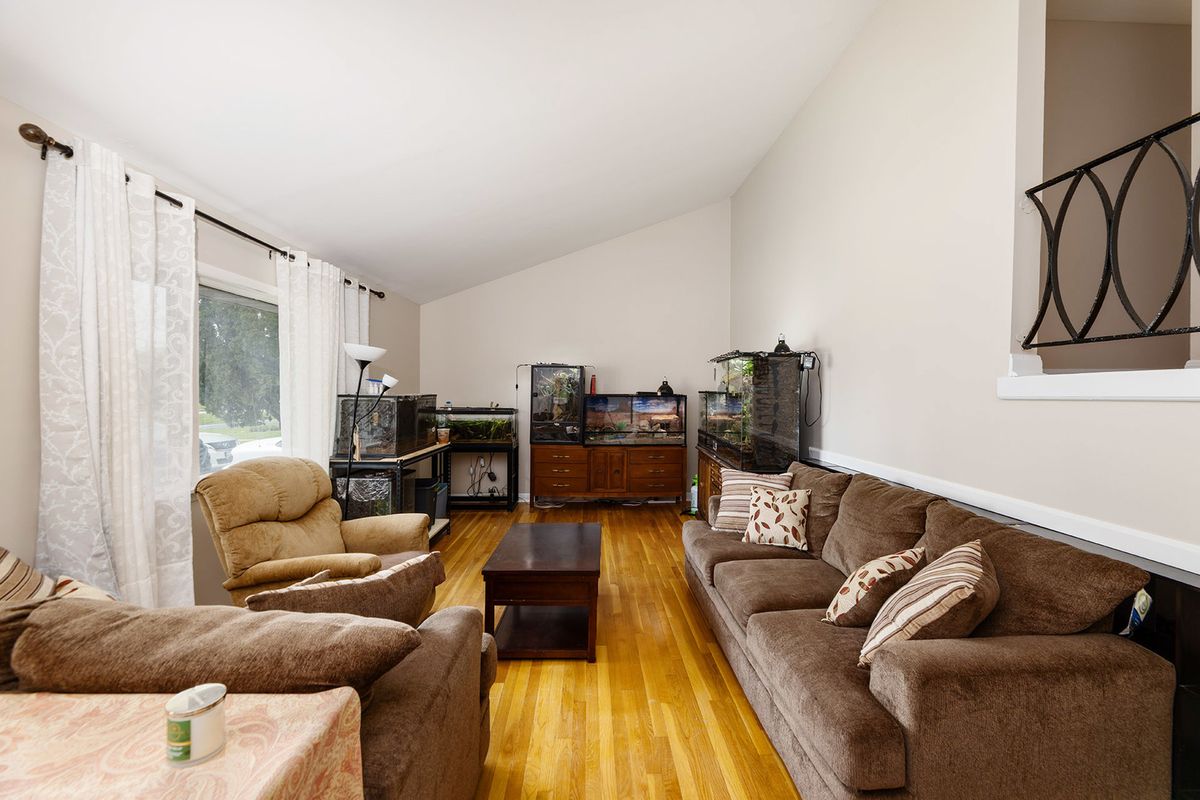 9476 Terrace Place, Des Plaines, IL 60016