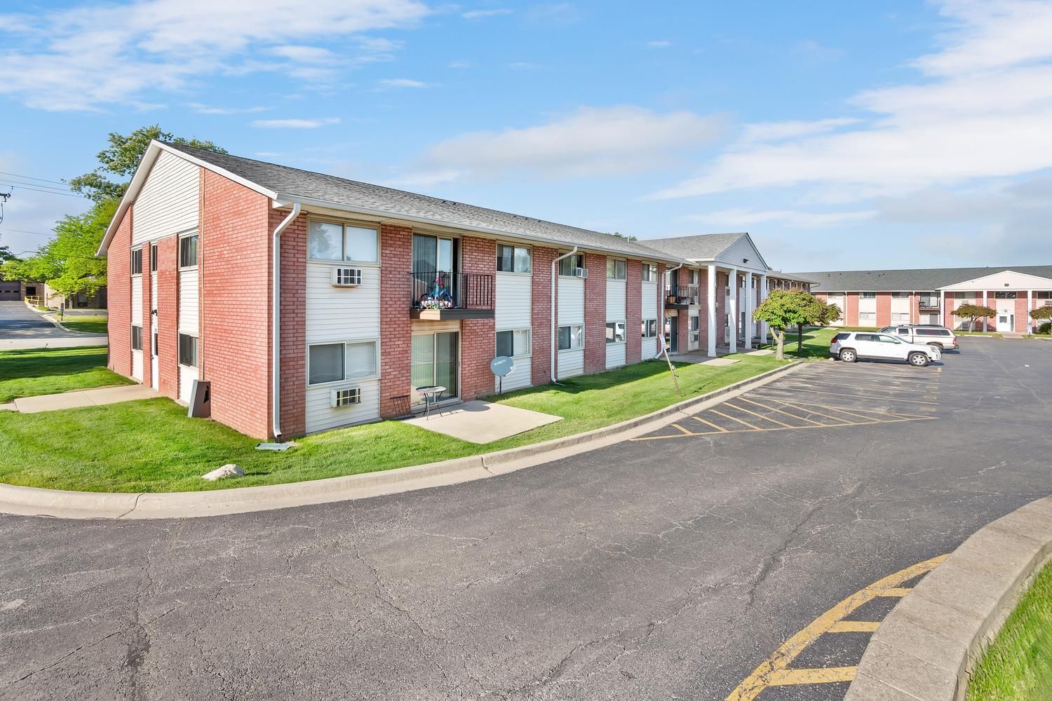 659 E FULLERTON Avenue #204 — Glendale Heights, IL 60139
