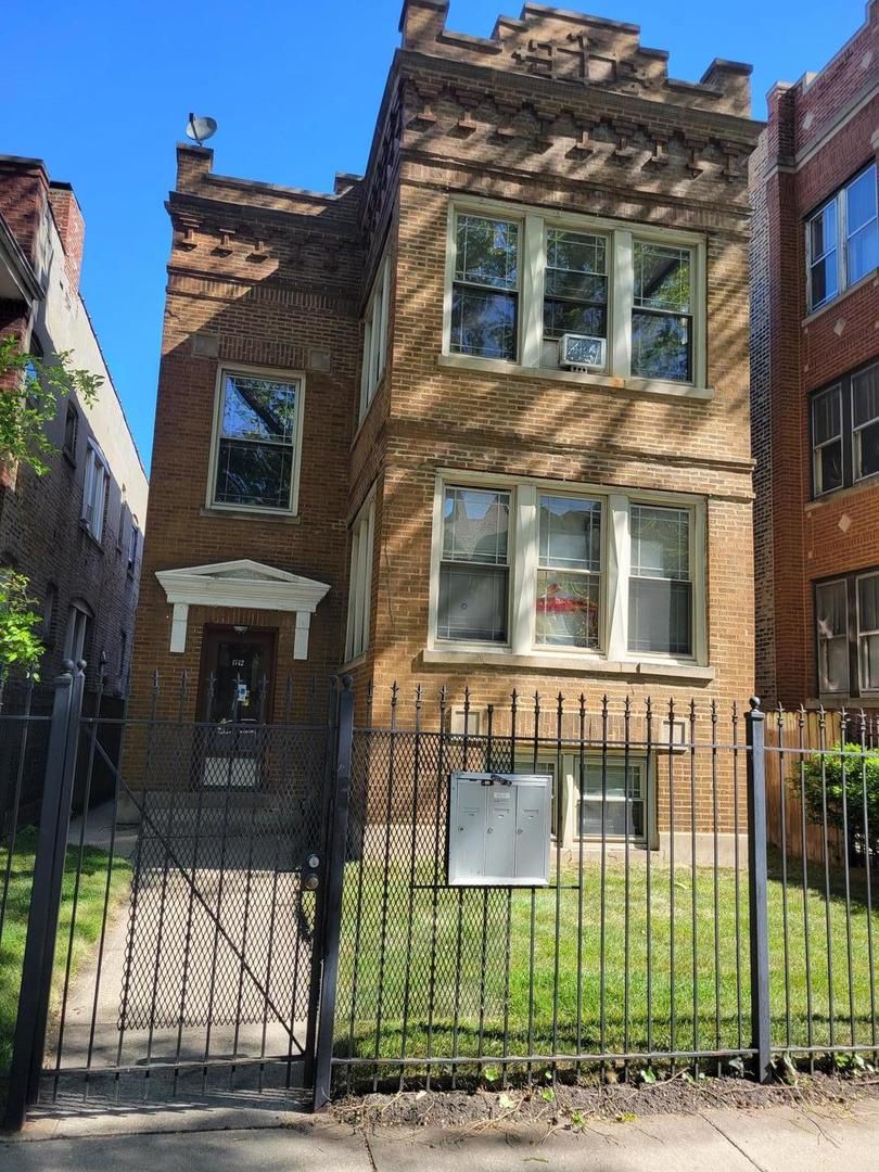1742 W wallen Avenue — Chicago, IL 60626