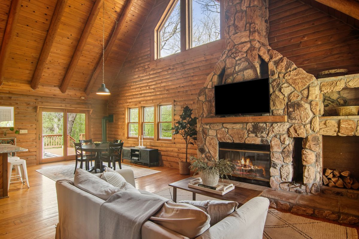 200 Wildwood Lane, Fox River Grove, IL 60021