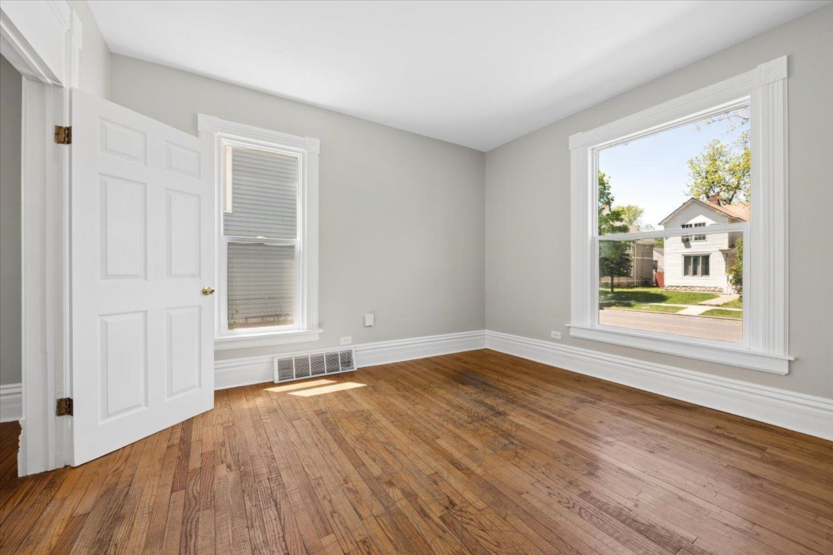 614 S Lincoln Avenue, Aurora, IL 60505