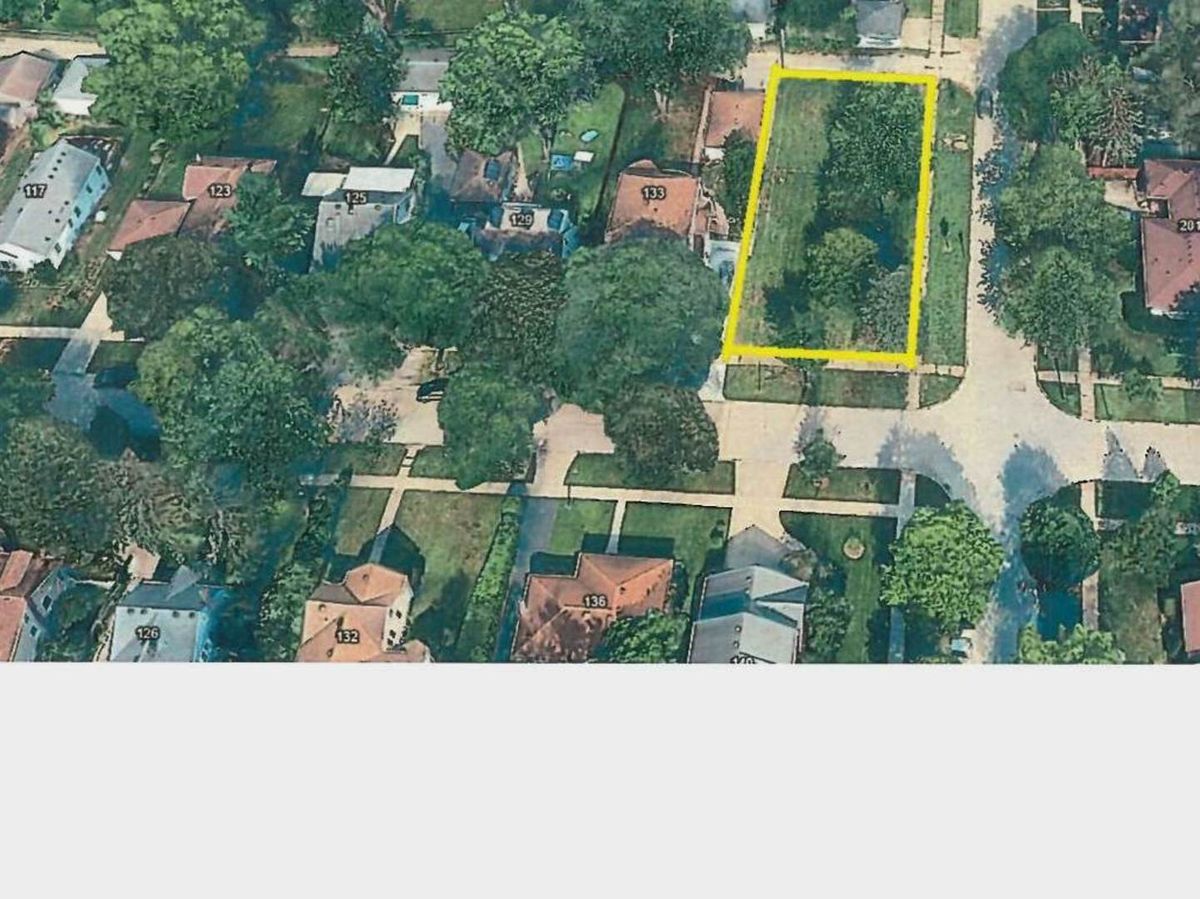 139 S Adams Street, Westmont, IL 60559