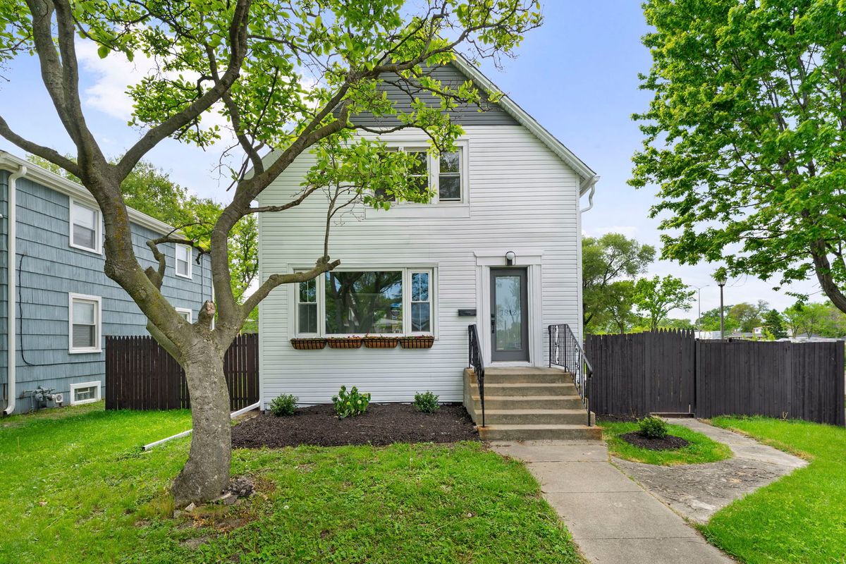 1812 S 20th Avenue, Maywood, IL 60153