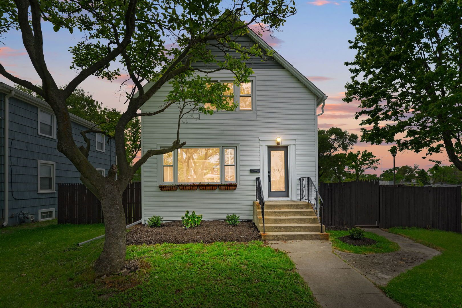1812 S 20th Avenue — Maywood, IL 60153