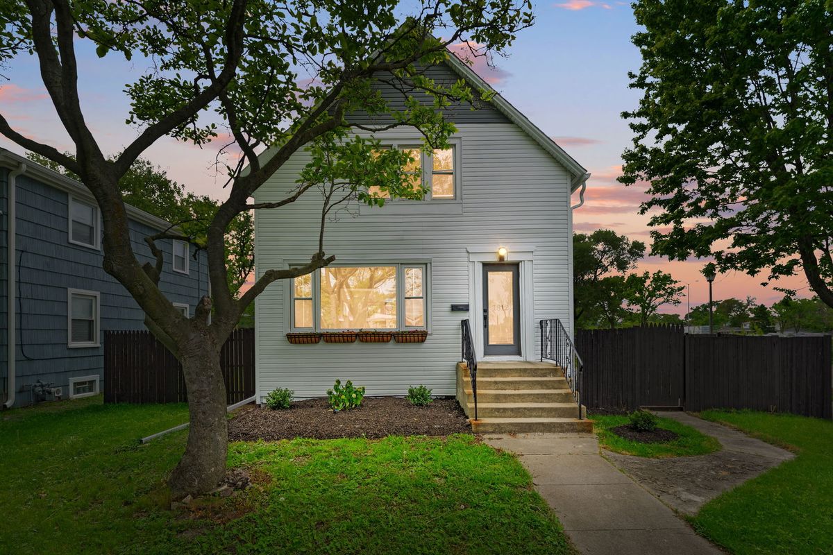 1812 S 20th Avenue, Maywood, IL 60153