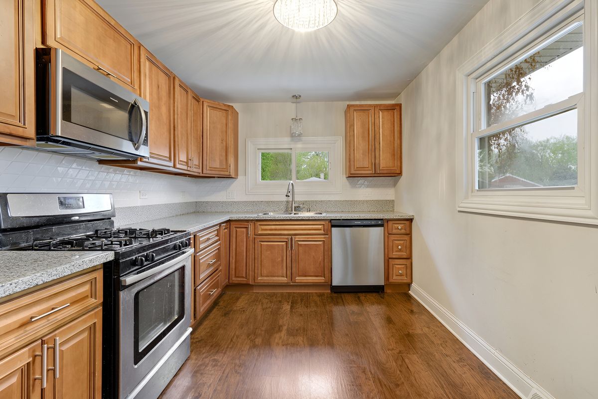16329 Hermitage Avenue, Markham, IL 60428