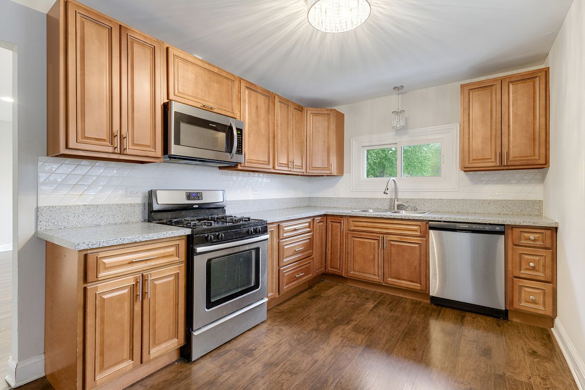 16329 Hermitage Avenue, Markham, IL 60428