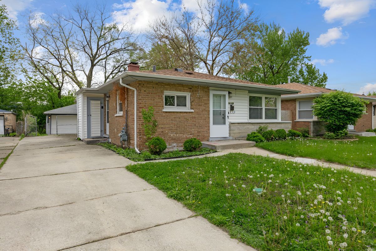 16329 Hermitage Avenue, Markham, IL 60428