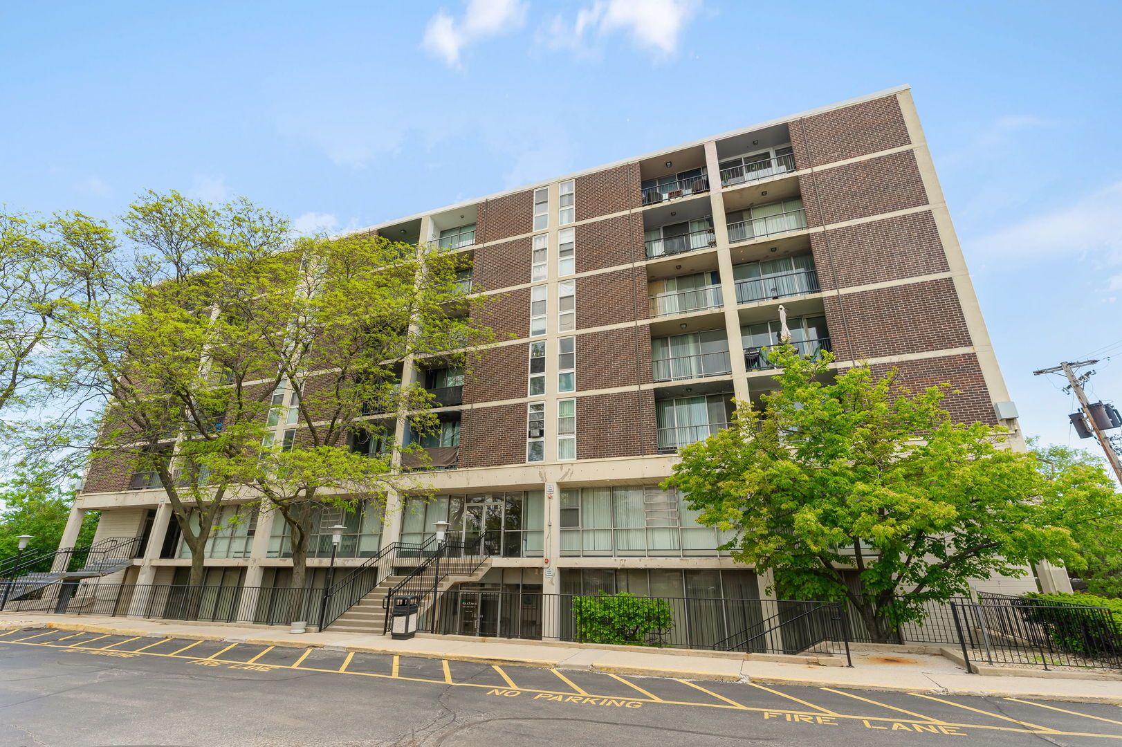 1043 S York Road #310 — Bensenville, IL 60106