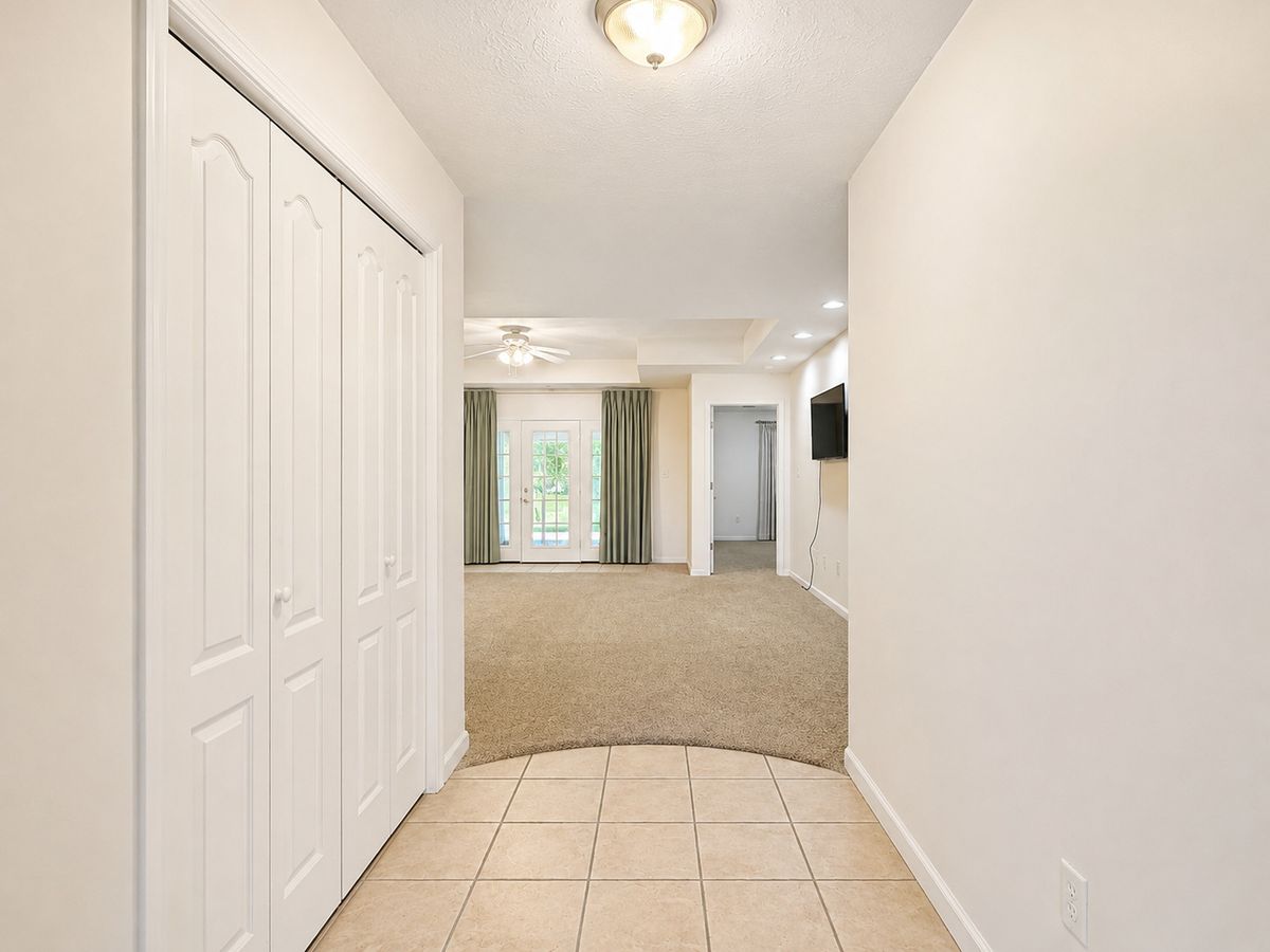 654 Lake Harbor Drive, Marion, IL 62959