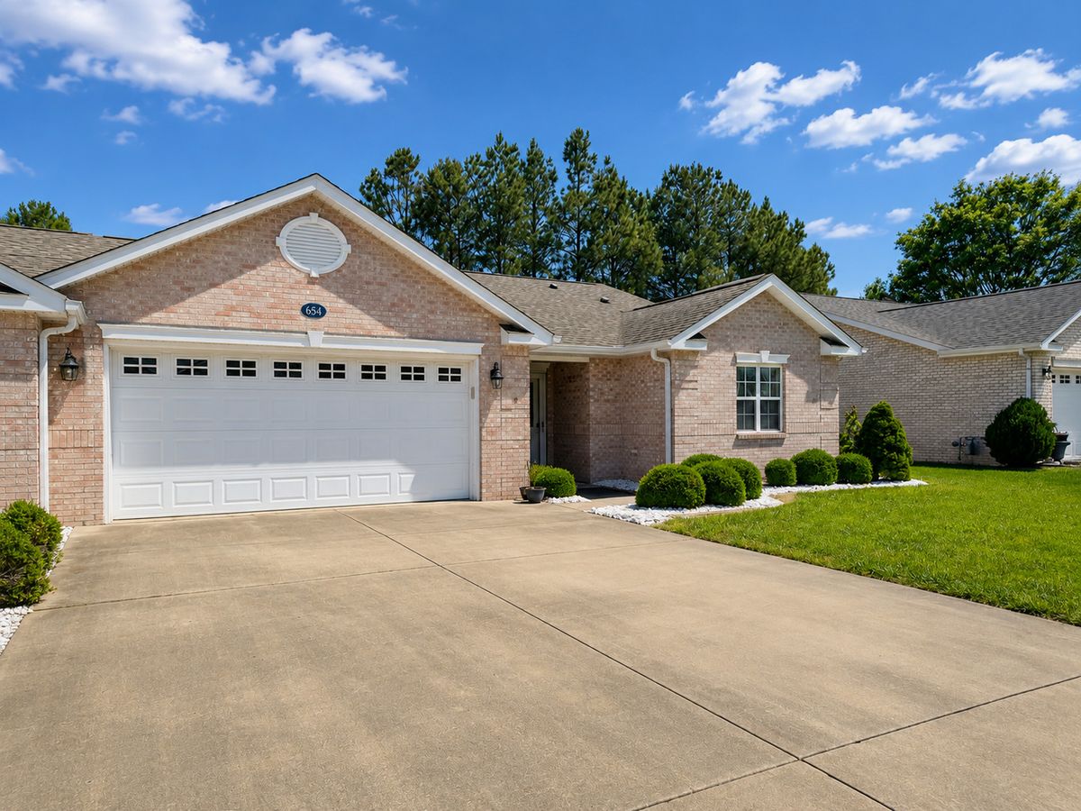 654 Lake Harbor Drive, Marion, IL 62959
