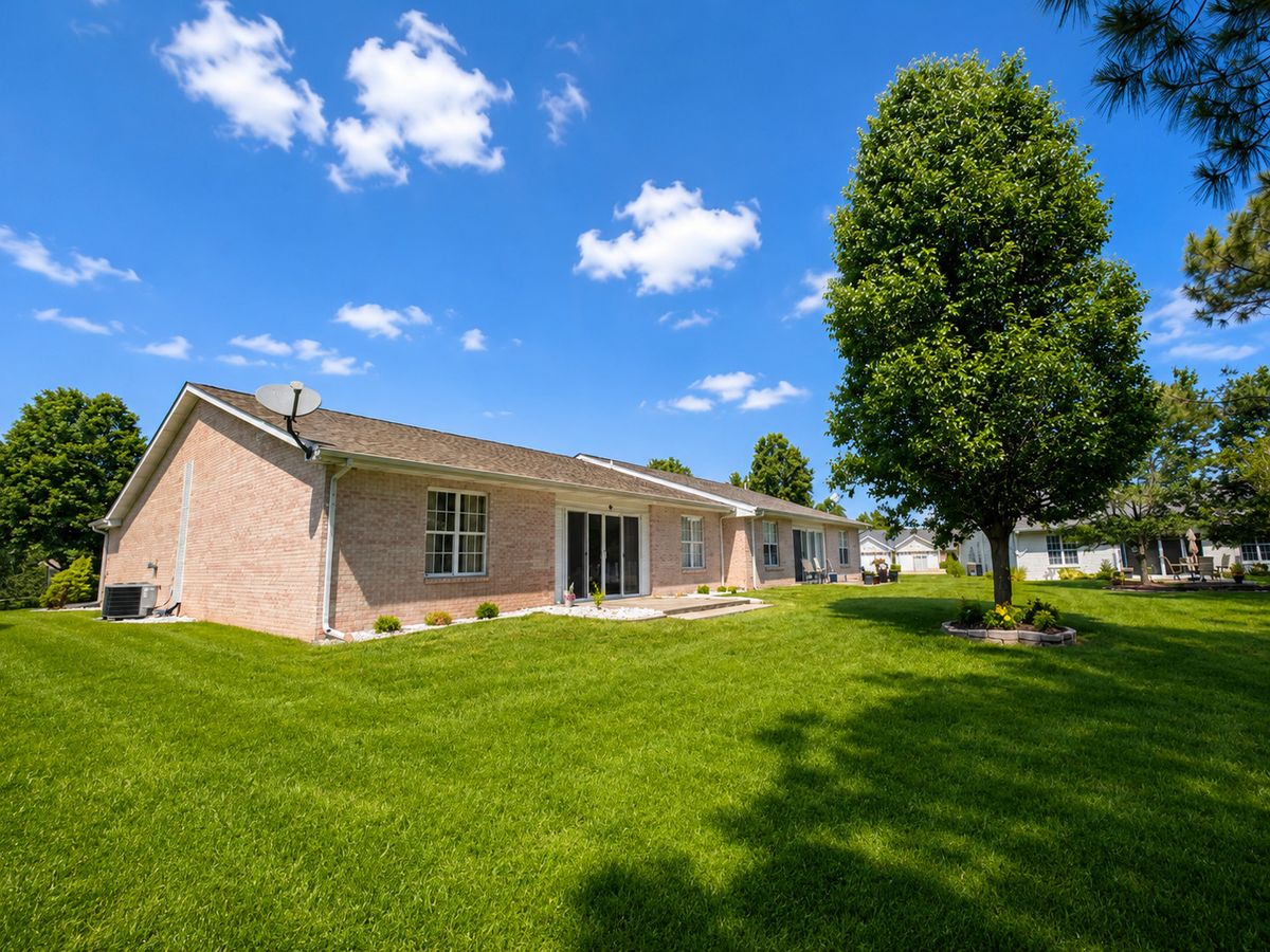 654 Lake Harbor Drive, Marion, IL 62959