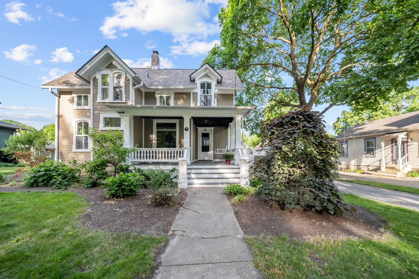 20 S Jefferson Street — Batavia, IL 60510