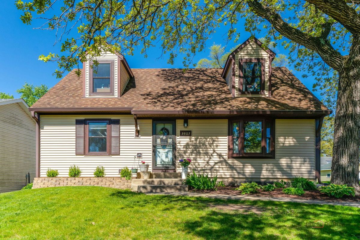 3507 Greenleaf Avenue, Island Lake, IL 60042
