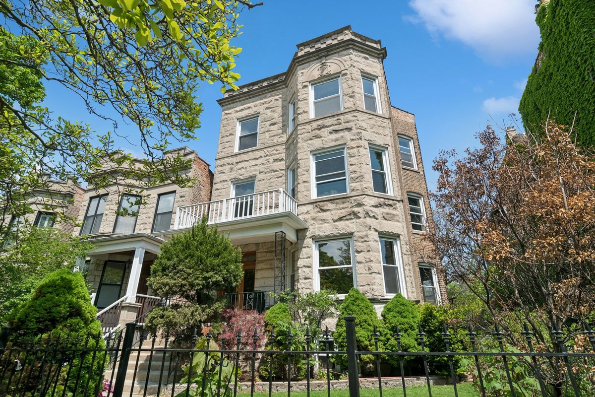 1408 Belle Plaine Avenue, Chicago, IL 60613