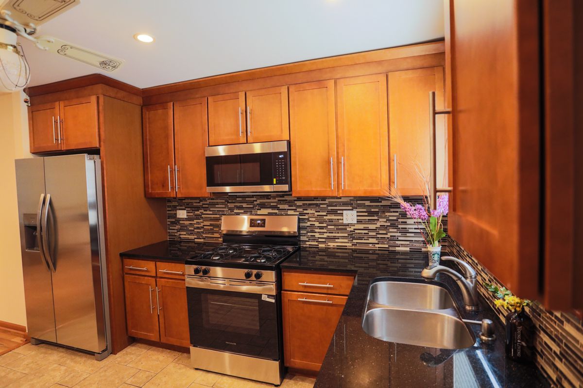 7218 W Wrightwood Avenue #107, Elmwood Park, IL 60707