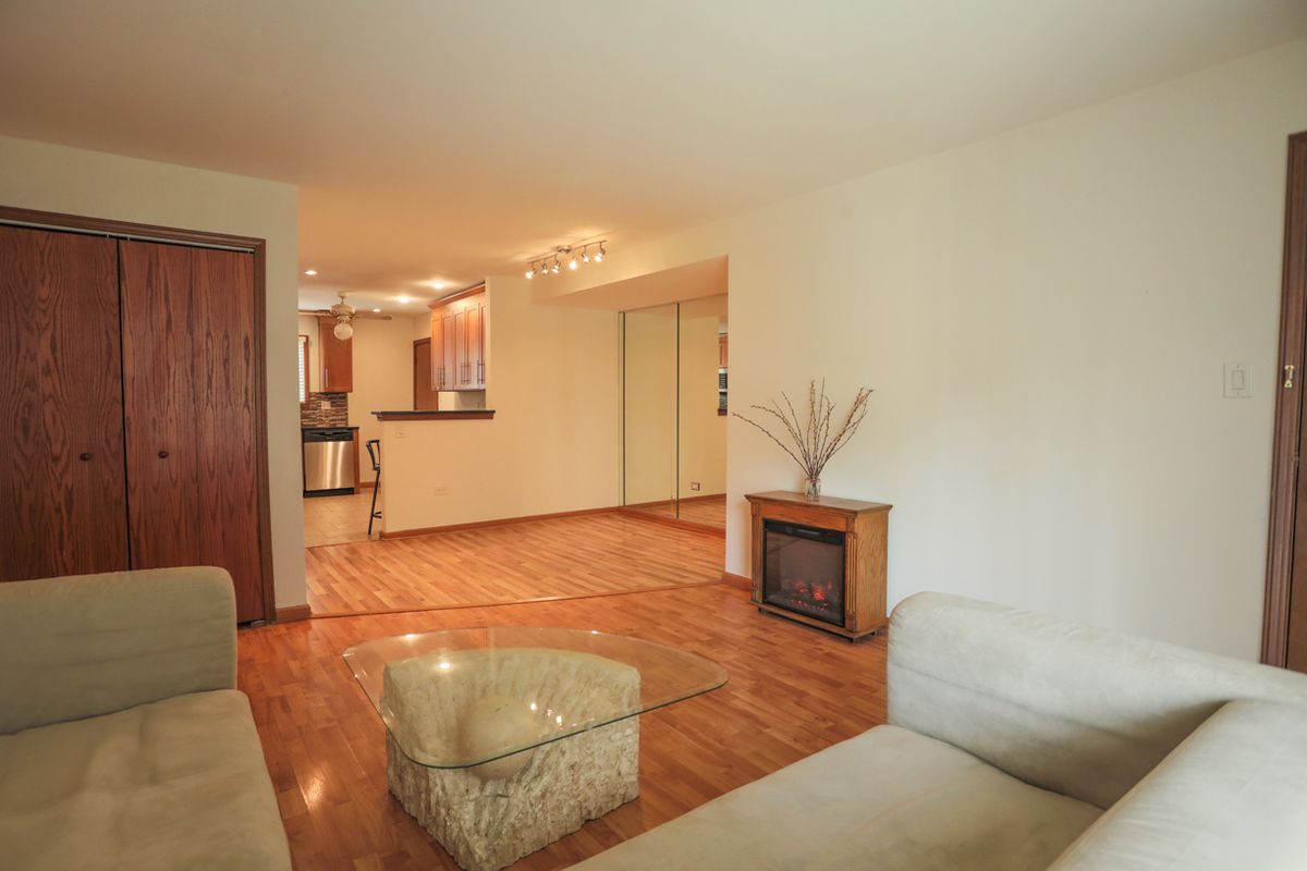 7218 W Wrightwood Avenue #107, Elmwood Park, IL 60707