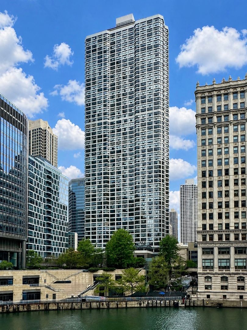 405 Wabash Avenue, Chicago, IL 60611