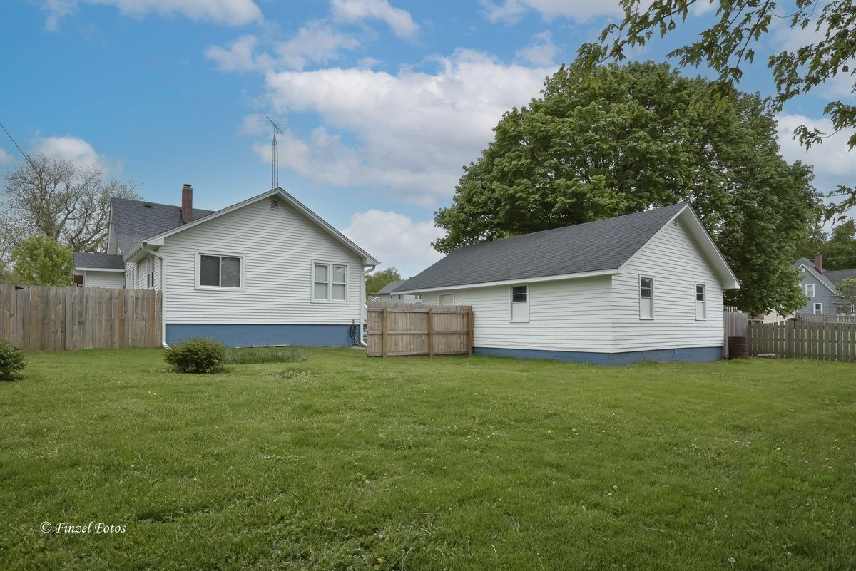 9805 Illinois Street, Hebron, IL 60034