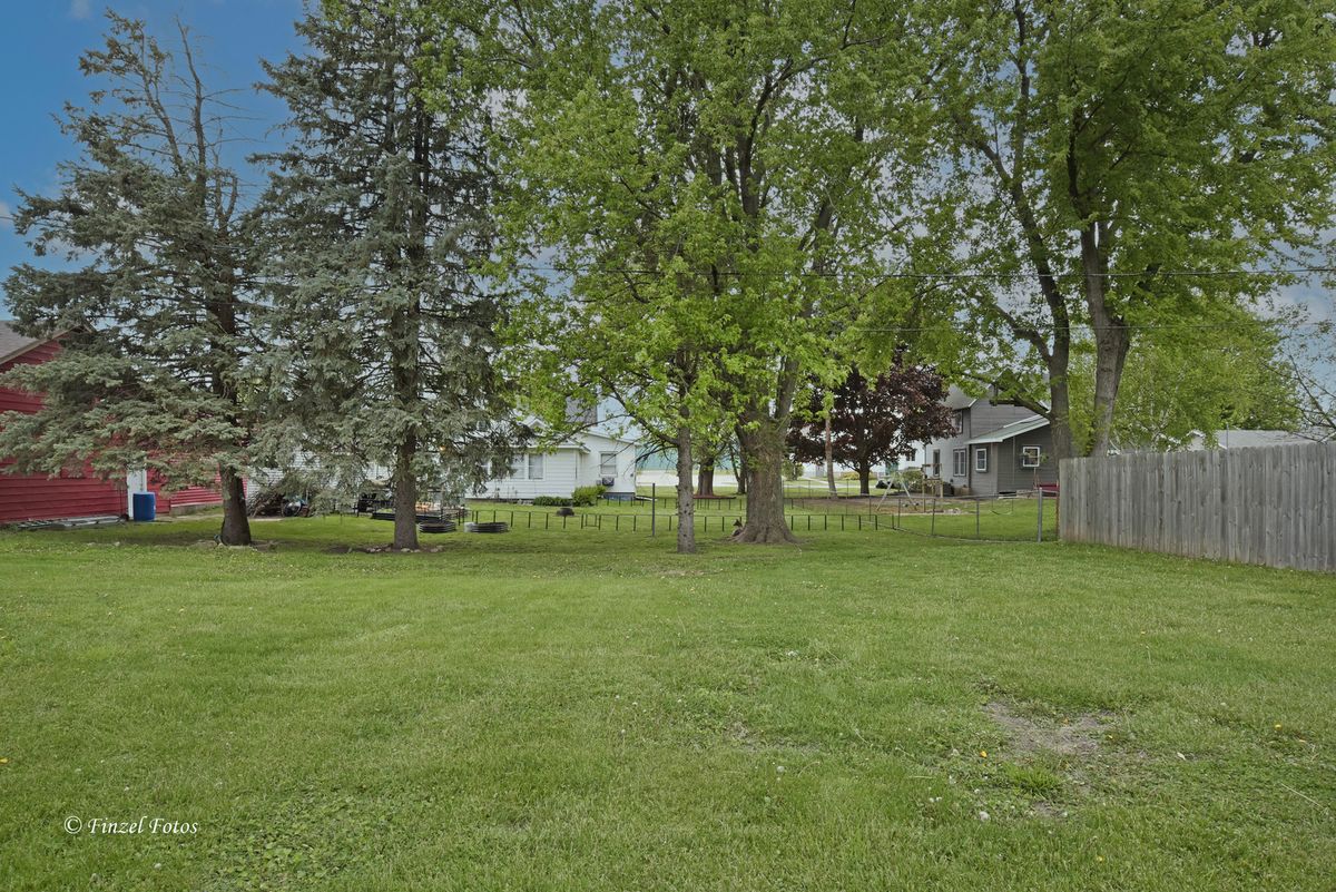9805 Illinois Street, Hebron, IL 60034