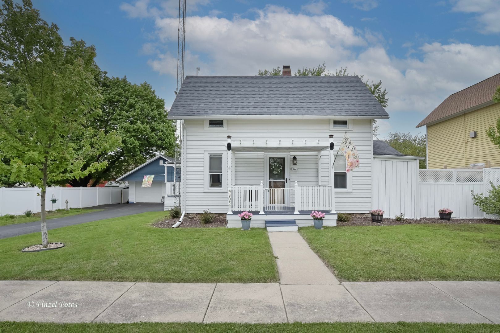 9805 Illinois Street — Hebron, IL 60034