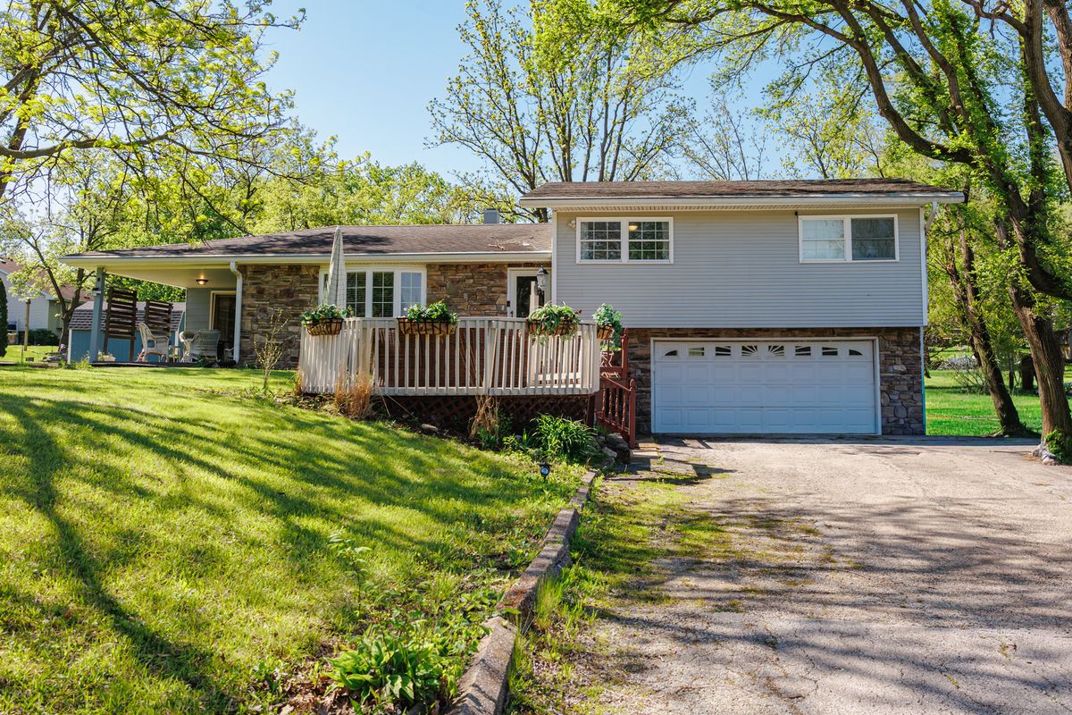 220 Francis Road, New Lenox, IL 60451