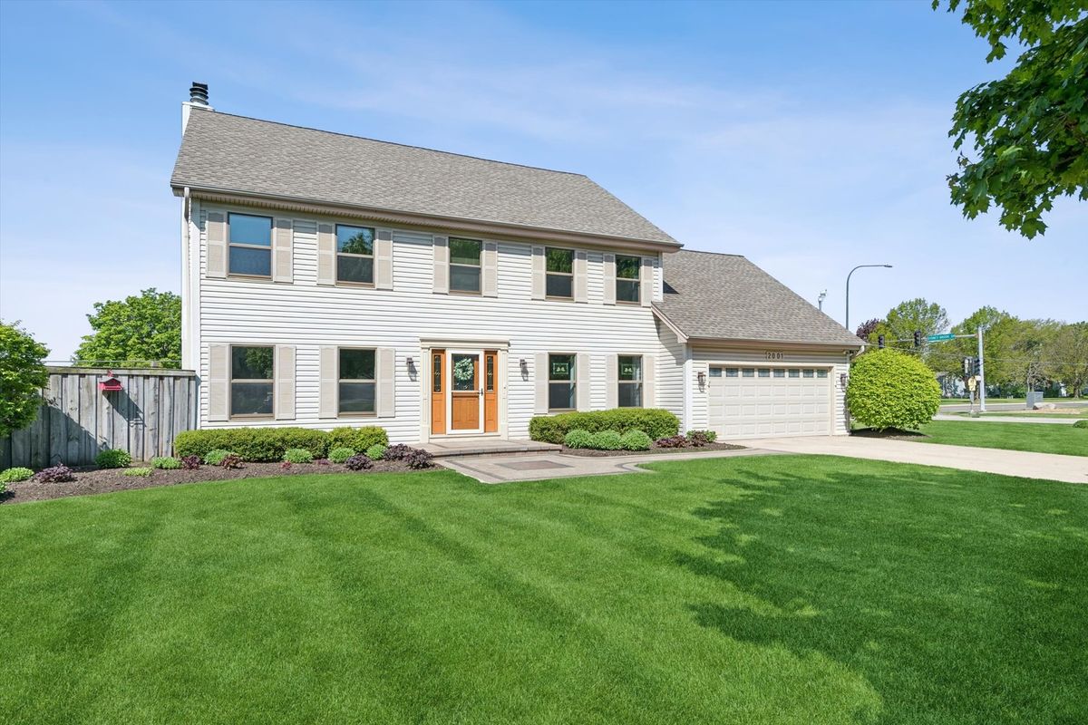 2001 Lakeview Court, Naperville, IL 60565