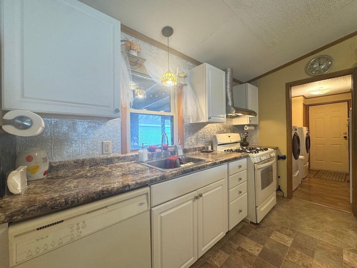 10 Maple Ridge, Manteno, IL 60950