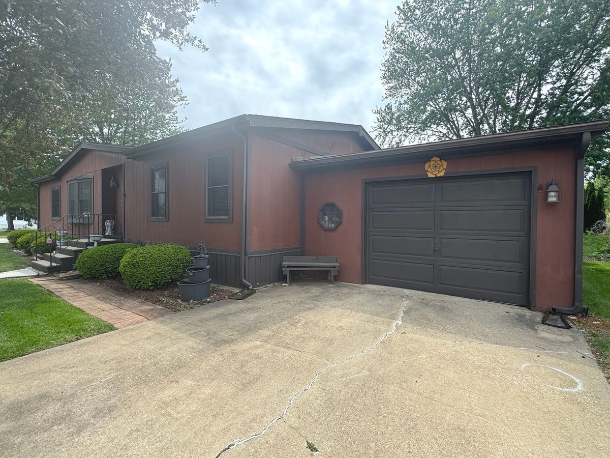 10 Maple Ridge, Manteno, IL 60950