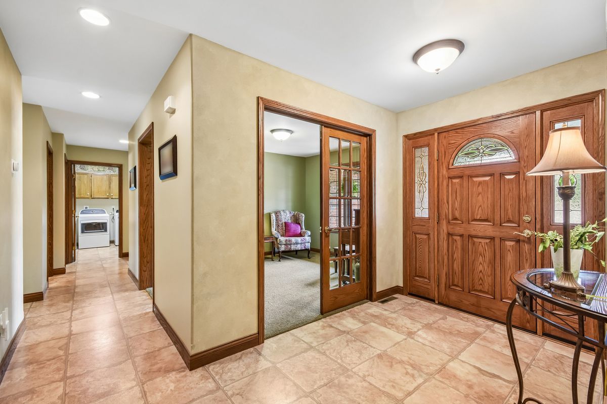 1041 Lakeview Drive, Morris, IL 60450