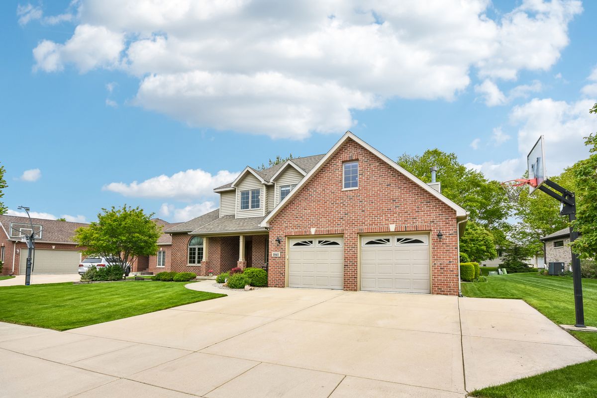 1041 Lakeview Drive, Morris, IL 60450