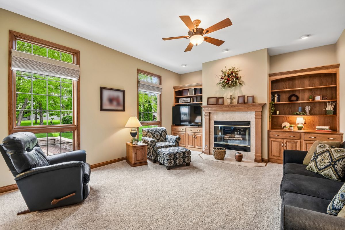 1041 Lakeview Drive, Morris, IL 60450