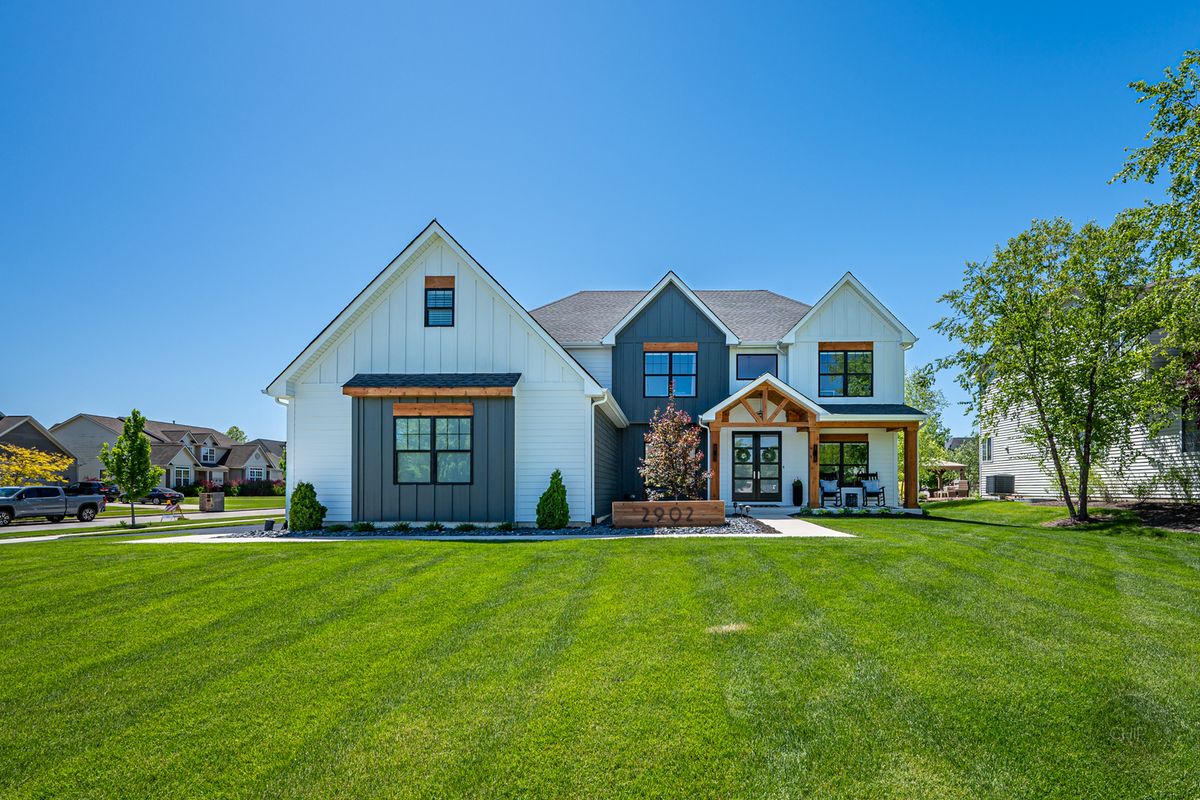 2902 Hampton Avenue, North Aurora, IL 60542