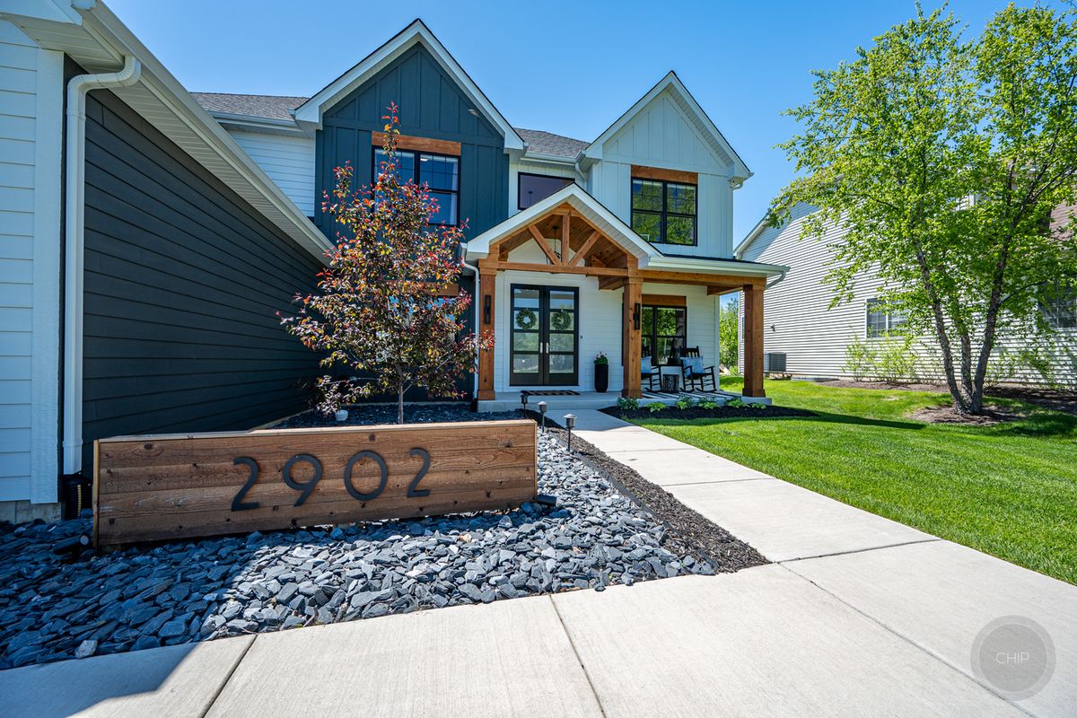 2902 Hampton Avenue, North Aurora, IL 60542
