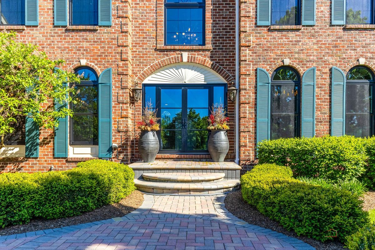 23843 N LOOKOUT POINTE Road, Lake Barrington, IL 60010