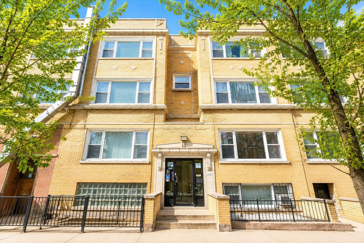 442 Arlington Place, Chicago, IL 60614