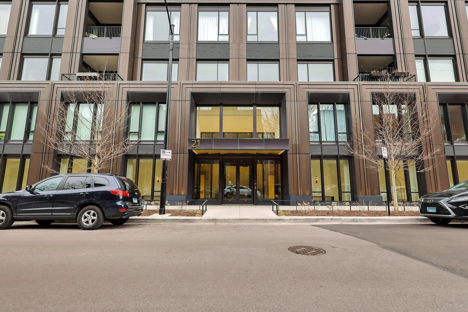 21 N May Street #501 — Chicago, IL 60607