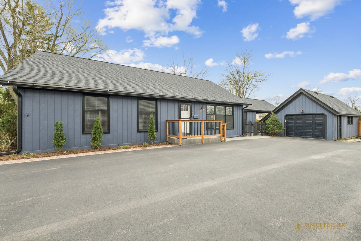 228 Raymond Avenue, Barrington, IL 60010