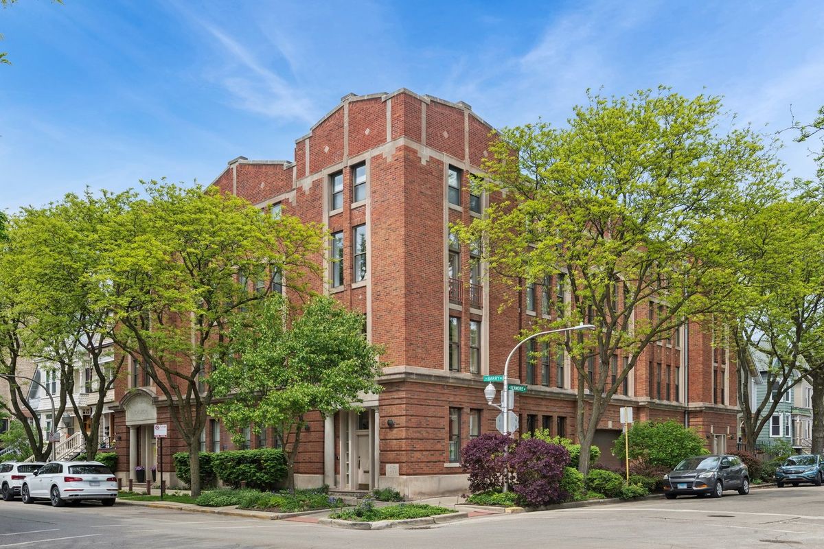 3100 Kenmore Avenue, Chicago, IL 60657