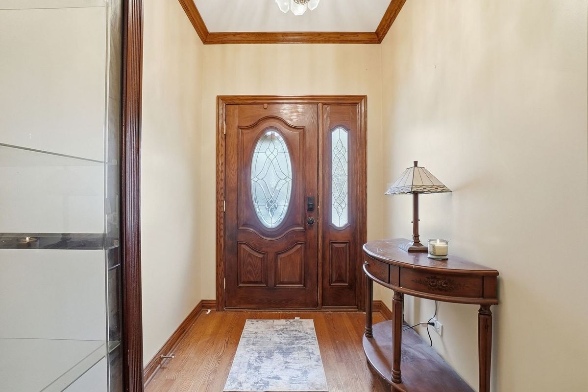 5733 W 97th Street, Oak Lawn, IL 60453