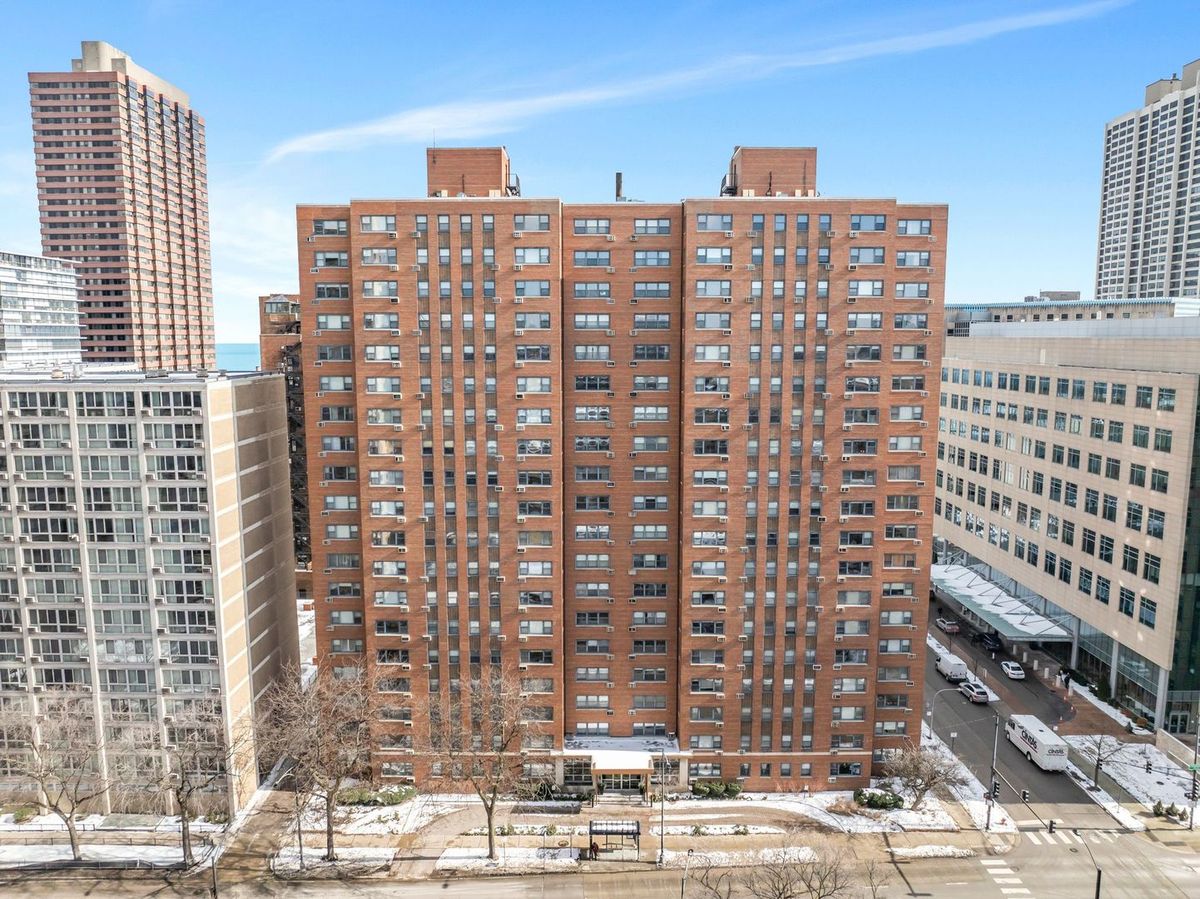 2909 Sheridan Road, Chicago, IL 60657