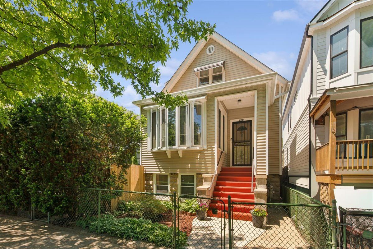 4924 N Seeley Avenue — Chicago, IL 60625